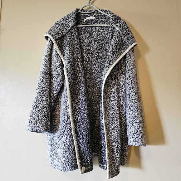 Cozy Gray Sherpa Women Sweater - Picture 1 of 4